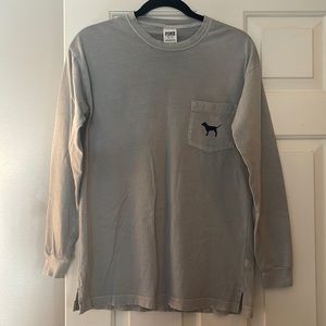 VICTORIA’S SECRET PINK OVERSIZED LONG SLEEVE POCKET GRAPHIC TEE